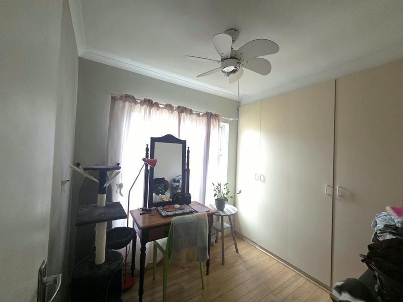 3 Bedroom Property for Sale in Oakglen Western Cape